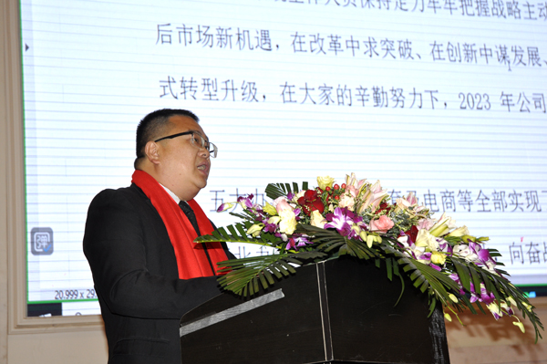 李茂豐作報(bào)告（修）網(wǎng).jpg